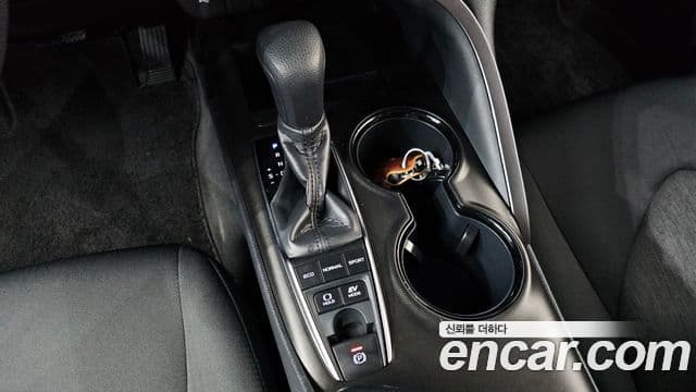 Toyota Camry 2023 — ფოტო 5/30