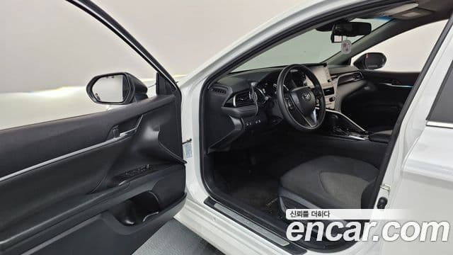 Toyota Camry 2023 — ფოტო 6/30