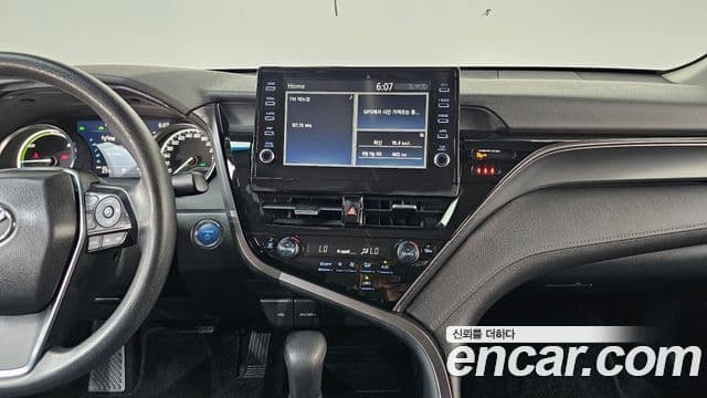 Toyota Camry 2023 — ფოტო 30/30