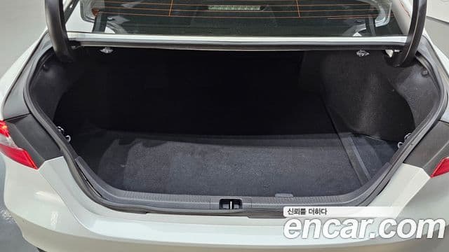 Toyota Camry 2023 — ფოტო 1/30
