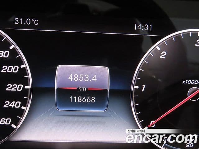 Mercedes-Benz E-Class 2018 — Фото 4/20