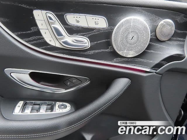 Mercedes-Benz E-Class 2018 — Фото 10/20