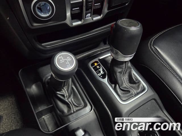 Jeep Wrangler 2020 — Şəkil 8/18