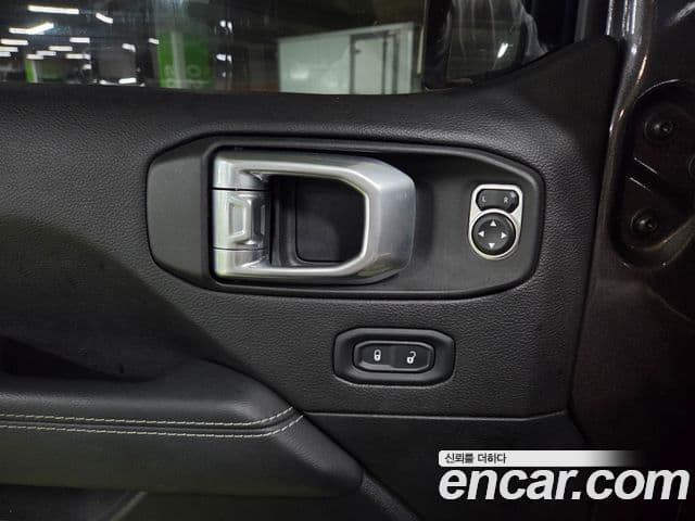 Jeep Wrangler 2020 — Şəkil 16/18