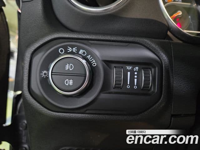 Jeep Wrangler 2020 — Şəkil 17/18