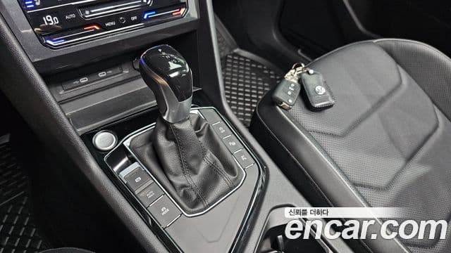 Volkswagen Tiguan Allspace 2023 — ფოტო 9/20