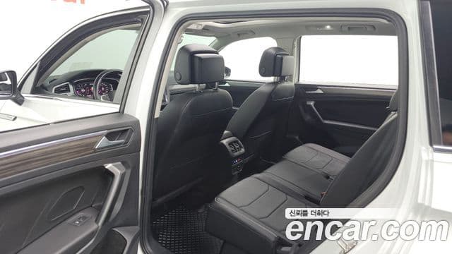 Volkswagen Tiguan Allspace 2023 — ფოტო 11/20