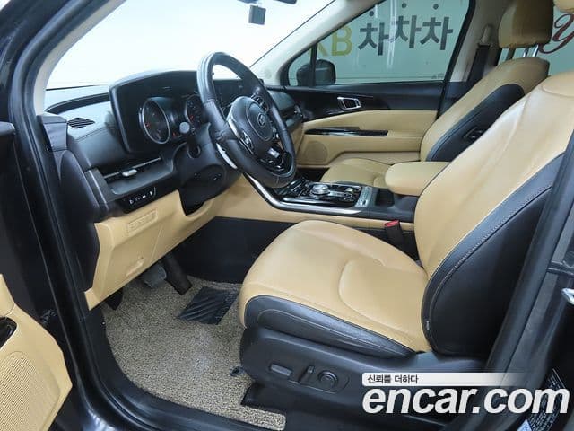 Kia Carnival 2021 — Фото 4/20