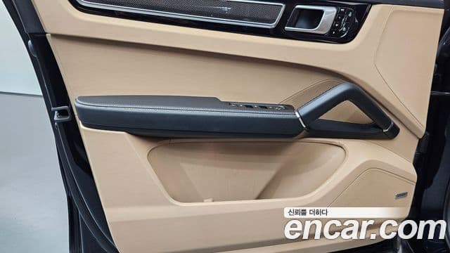Porsche Cayenne 2019 — Photo 24/33