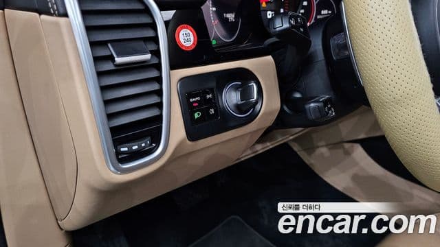 Porsche Cayenne 2019 — Photo 26/33