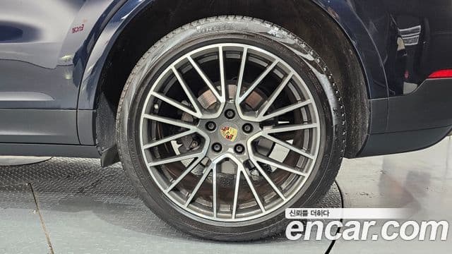 Porsche Cayenne 2019 — Photo 6/33
