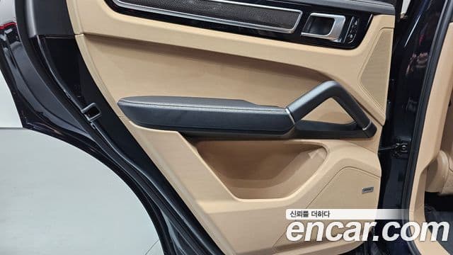 Porsche Cayenne 2019 — Photo 28/33