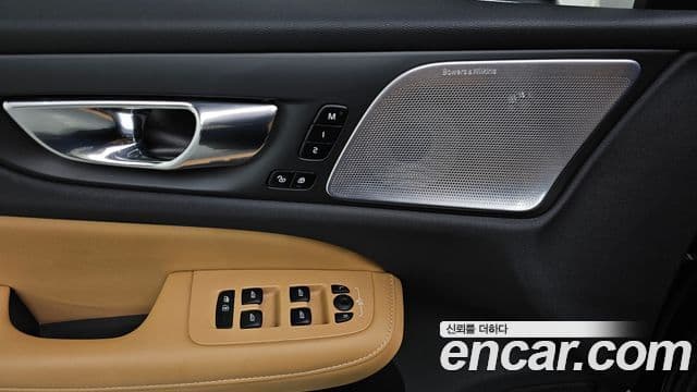 Volvo S60 2022 — Фото 19/20