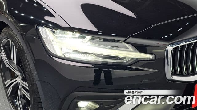 Volvo S60 2022 — Şəkil 31/33