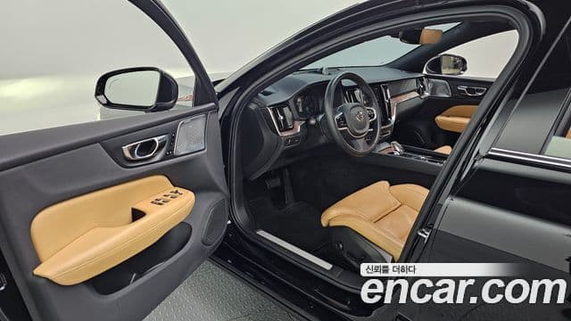 Volvo S60 2022 — Şəkil 26/33