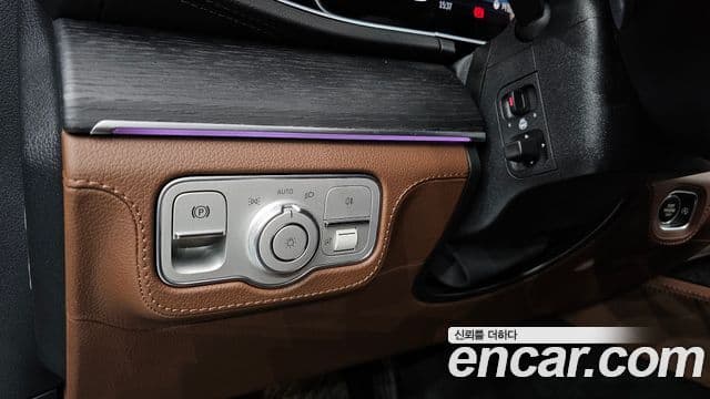Mercedes-Benz GLE-Class 2025 — Photo 17/35