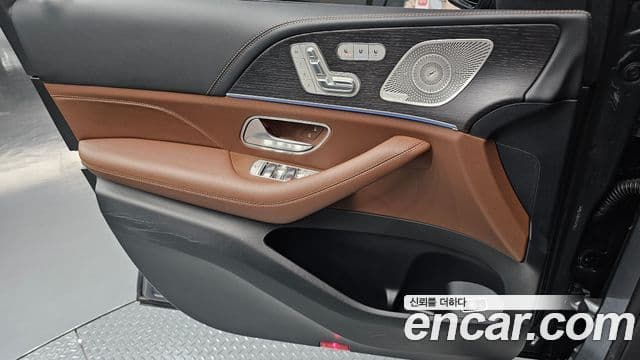 Mercedes-Benz GLE-Class 2025 — Photo 9/35