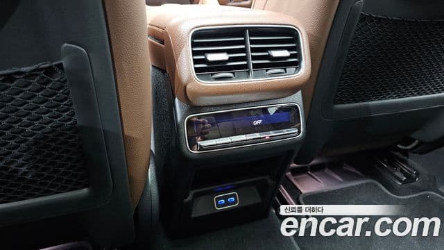 Mercedes-Benz GLE-Class 2025 — Photo 32/35