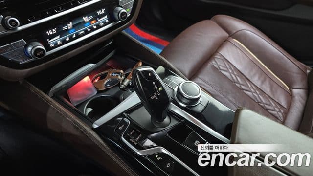 BMW 5 Series 2022 — Şəkil 9/20