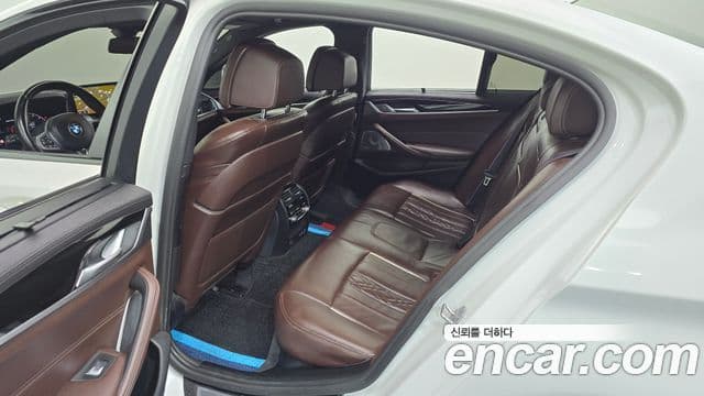 BMW 5 Series 2022 — Şəkil 19/20