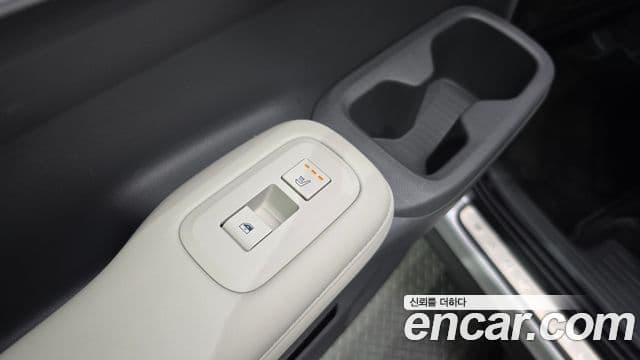 Hyundai Santa Fe 2023 — ფოტო 19/20