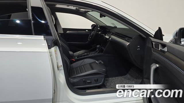 Volkswagen Arteon 2019 — Şəkil 25/34