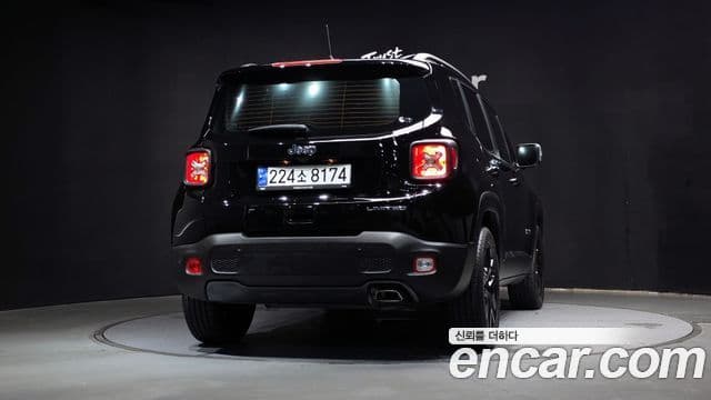 Jeep Renegade 2022 — Photo 27/32