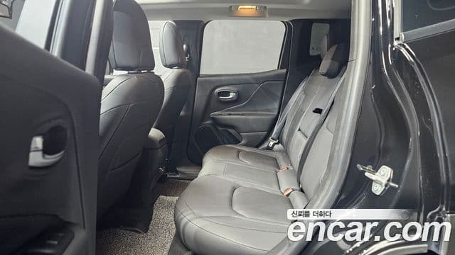 Jeep Renegade 2022 — Photo 23/32