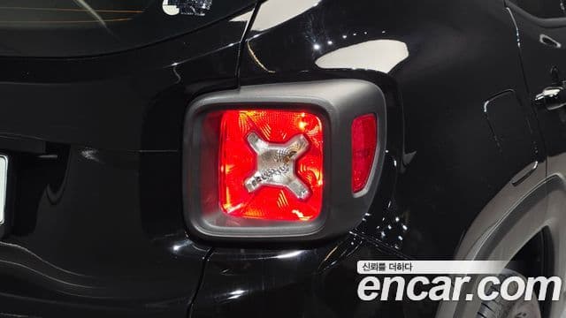 Jeep Renegade 2022 — Photo 18/32