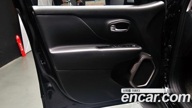 Jeep Renegade 2022 — Photo 4/32