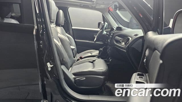 Jeep Renegade 2022 — Photo 30/32