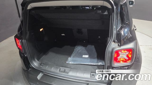 Jeep Renegade 2022 — Photo 15/32