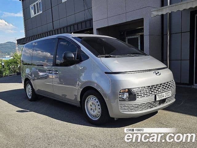 Hyundai Staria 2021 — ფოტო 9/18