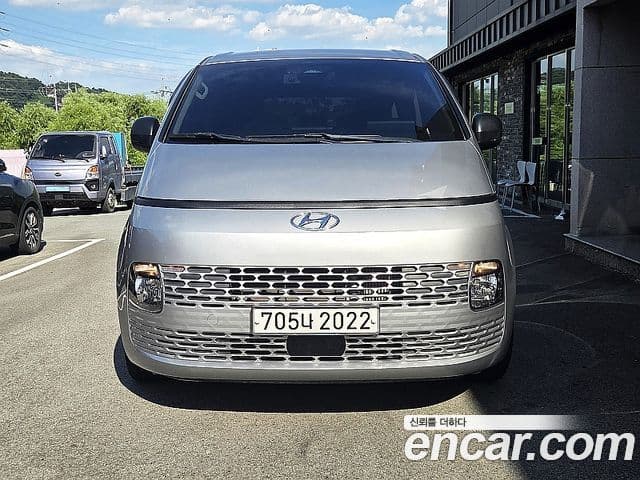 Hyundai Staria 2021 — ფოტო 1/18