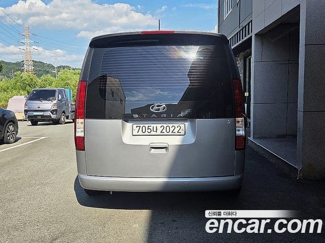 Hyundai Staria 2021 — ფოტო 3/18