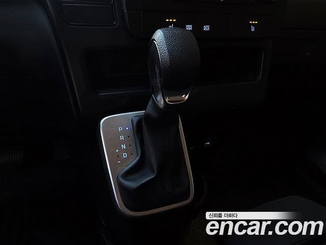 Hyundai Staria 2021 — ფოტო 14/18