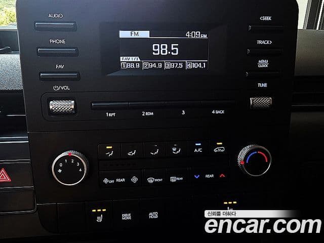 Hyundai Staria 2021 — ფოტო 15/18