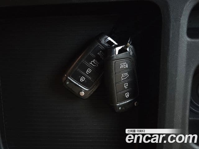 Hyundai Staria 2021 — ფოტო 17/18