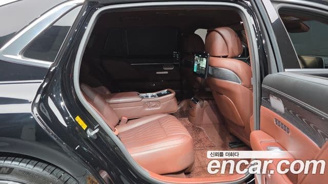 Genesis G90 2022 — ფოტო 19/20