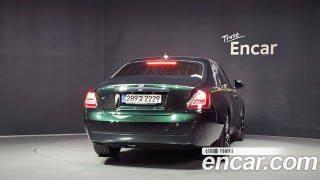Rolls-Royce Ghost 2022 — ფოტო 4/20