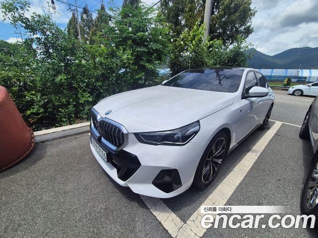 BMW 5 Series 2024 — Şəkil 9/17