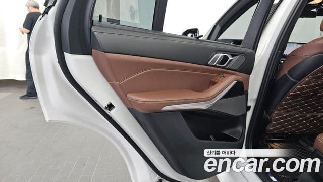 BMW X5 2023 — Photo 22/37