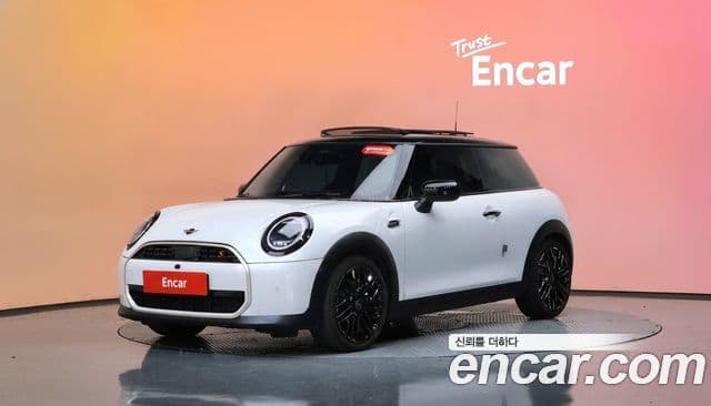 Mini Cooper S 2024 — Фото 1/20