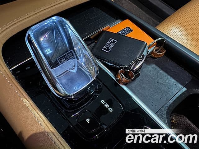 Volvo XC90 2021 — ფოტო 8/20