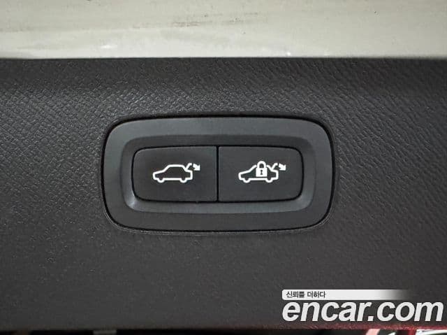Volvo XC90 2021 — ფოტო 18/20