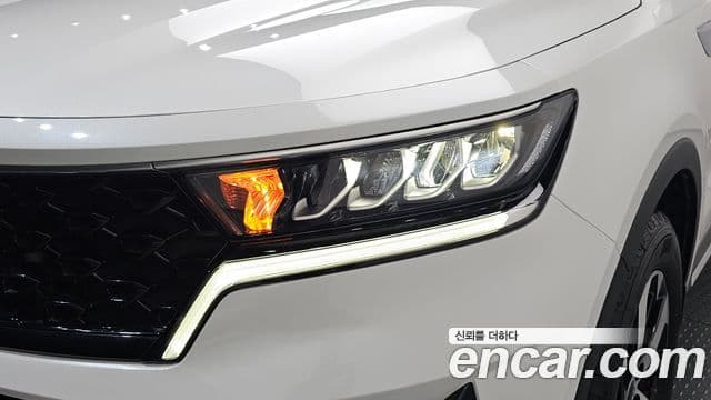Kia Sorento 2022 — ფოტო 8/38