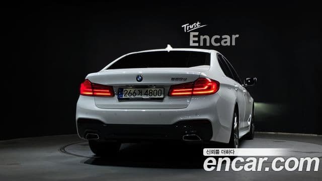 BMW 5 Series 2019 — ფოტო 4/20