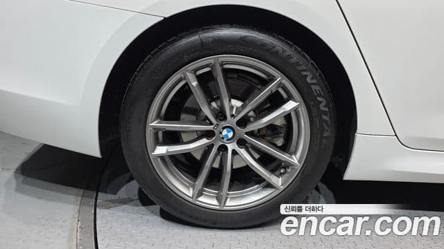 BMW 5 Series 2019 — ფოტო 5/20