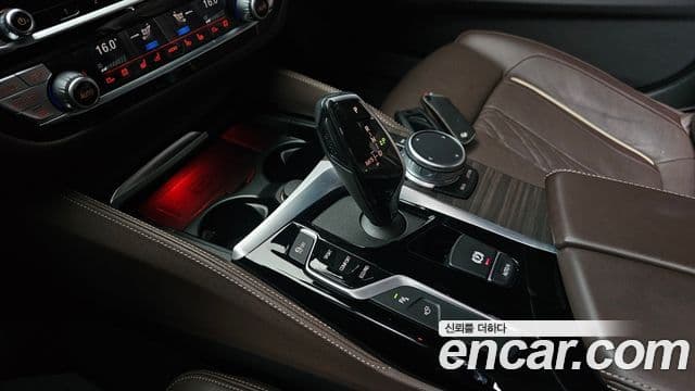 BMW 5 Series 2019 — ფოტო 9/20