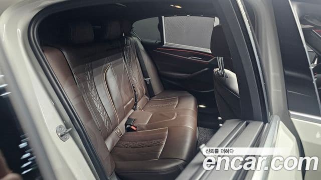 BMW 5 Series 2019 — ფოტო 11/20